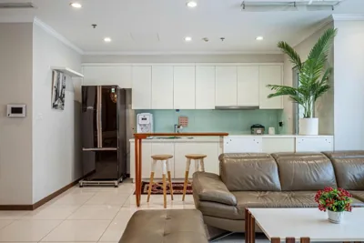 Apartment mit drei Schlafzimmern und Balkon — LUNA Apartment- Vinhomes Central Park