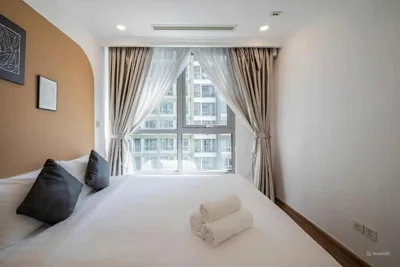 Apartment mit zwei Schlafzimmern und Balkon — LUNA Apartment- Vinhomes Central Park